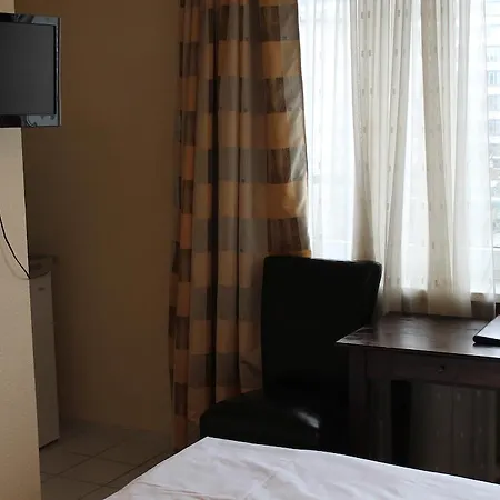 Otel Frankfurt 3*