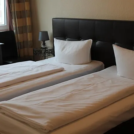 Otel Frankfurt 3*