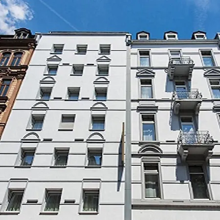 Отель Ibis Styles Frankfurt 3*