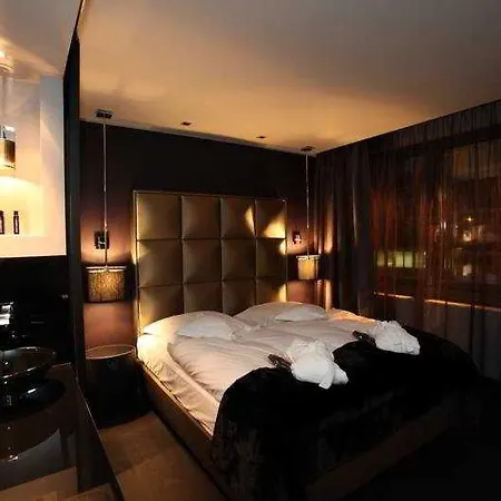 Hotel Roomers Frankfurt Central, Autograph Collection