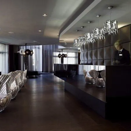 Hotel Roomers Frankfurt Central, Autograph Collection