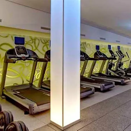 מלון Hilton Frankfurt Airport 4*