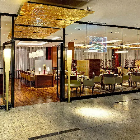 Hilton Frankfurt Airport מלון