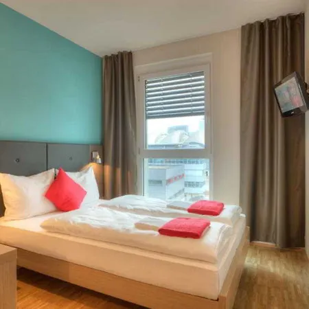 Meininger Frankfurt/main Messe Отель 3*