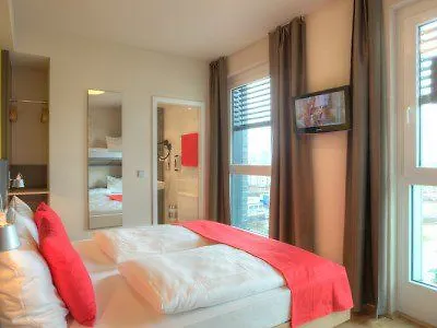 Meininger Frankfurt/main Messe Отель 3*