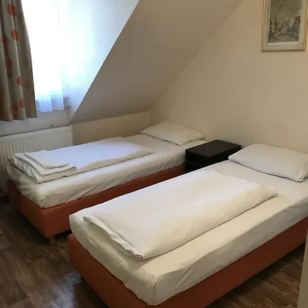 Guest house Alpha - Frankfurt Station 3*