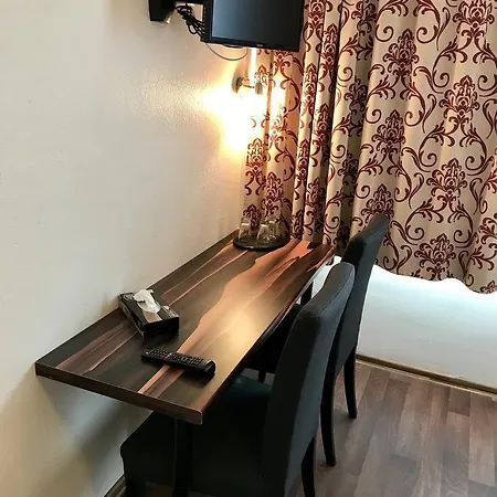 Guest house Alpha - Frankfurt Station 3*