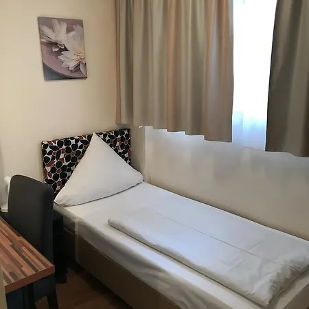 Alpha - Frankfurt Station Guest house