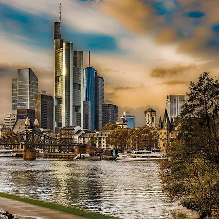 Ramada By Wyndham Frankfurt Centre פרנקפורט