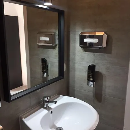 Main Frankfurt 3* فرانكفورت