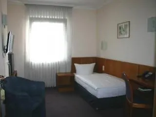 Niederrad - Self Check In 3*