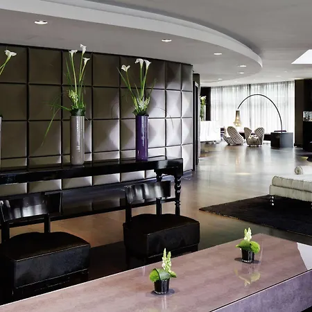 Hotel Roomers Frankfurt Central, Autograph Collection