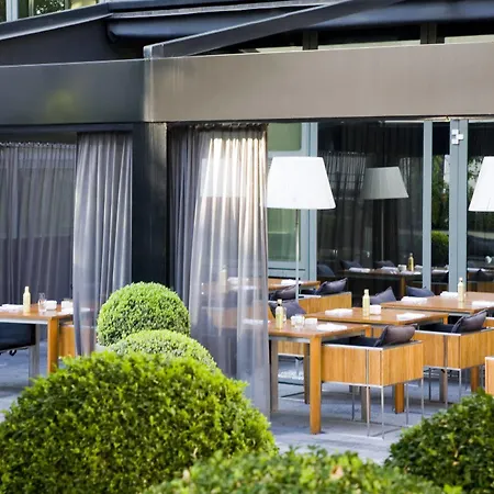 Roomers Frankfurt Central, Autograph Collection Hotel 5*