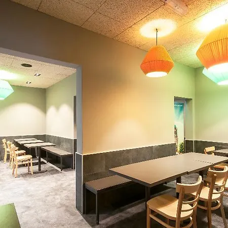 Отель A&o Frankfurt Ostend 2*