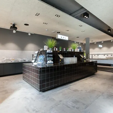 Отель A&o Frankfurt Ostend 2*