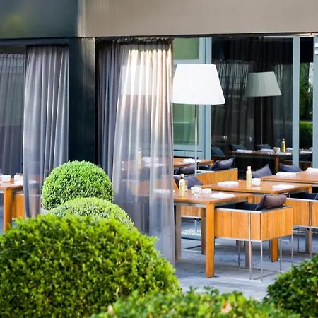 Hotel Roomers Frankfurt, Autograph Collection 5*