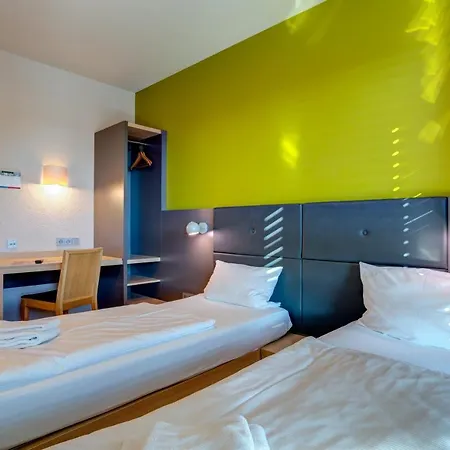 Meininger Frankfurt/main Messe Отель 3*