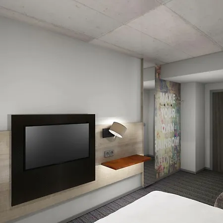 Moxy Frankfurt East Hotell 3*