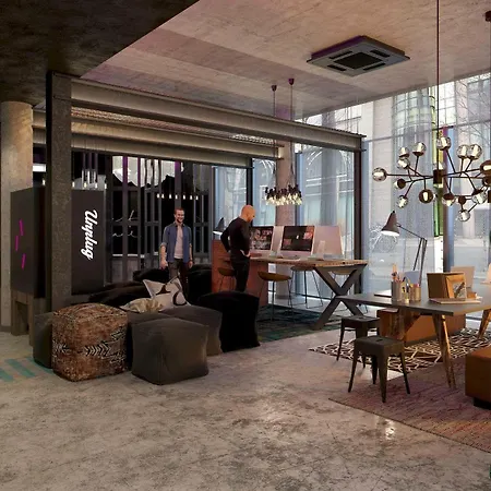Hotell Moxy Frankfurt East 3*