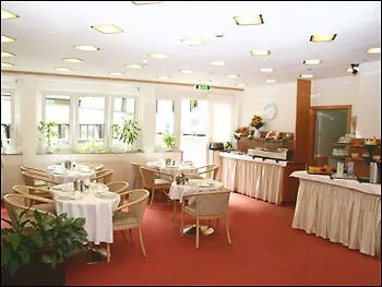 Adler Frankfurt Hotel 3*