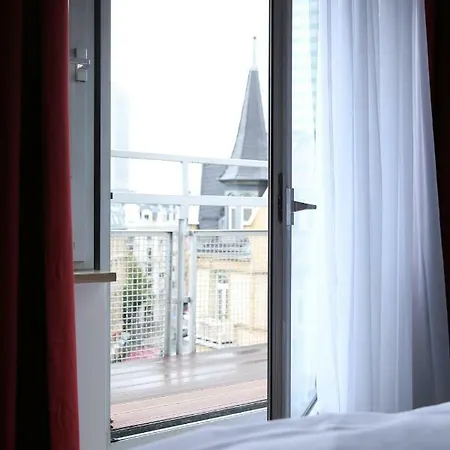 Grand Corner